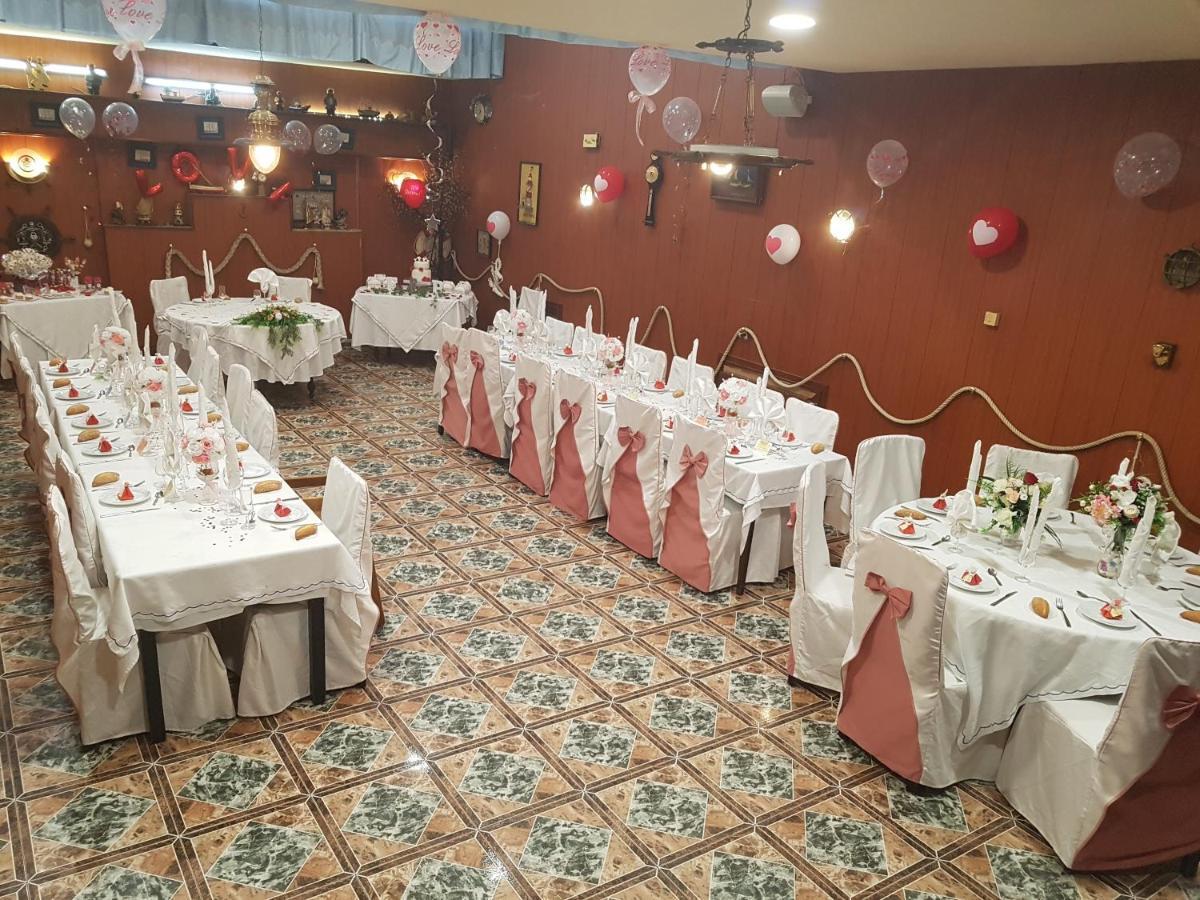 Hostal Milenium Els Monjos Zewnętrze zdjęcie