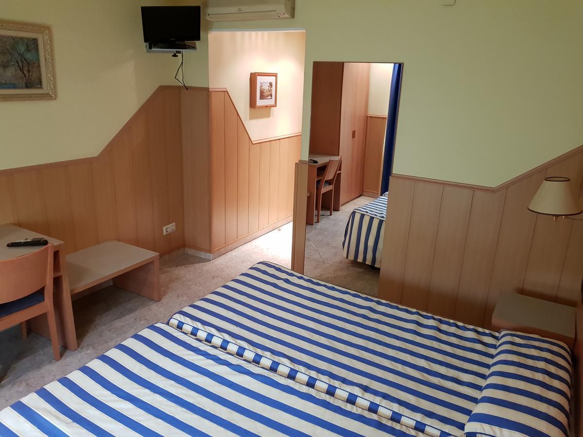 Hostal Milenium Els Monjos Zewnętrze zdjęcie