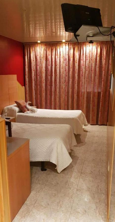 Hostal Milenium Els Monjos Zewnętrze zdjęcie